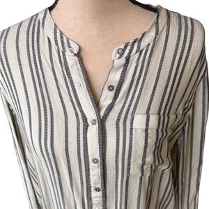 Lucky Brand-Medium 100% viscose off white/gray striped blouse. Roll tab sleeve